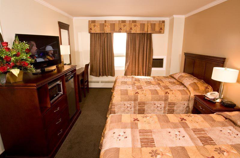 Ptarmigan Inn Hay River Bagian luar foto