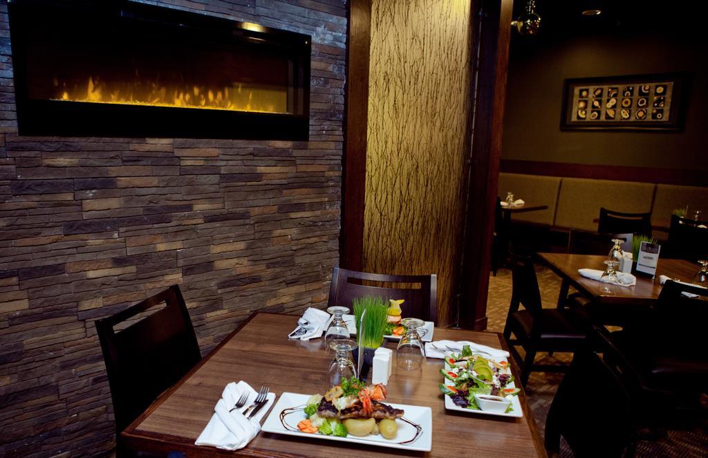 Ptarmigan Inn Hay River Bagian luar foto
