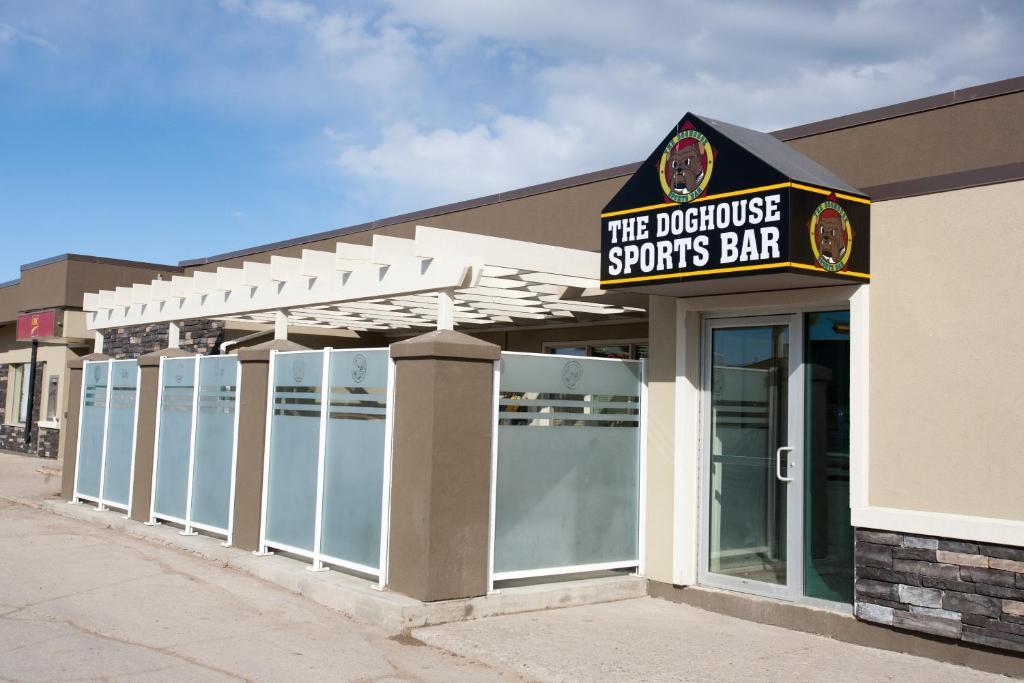 Ptarmigan Inn Hay River Bagian luar foto