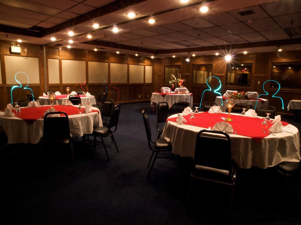 Ptarmigan Inn Hay River Bagian luar foto